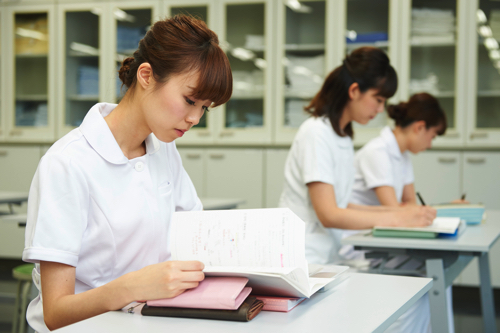 看護師　なるには